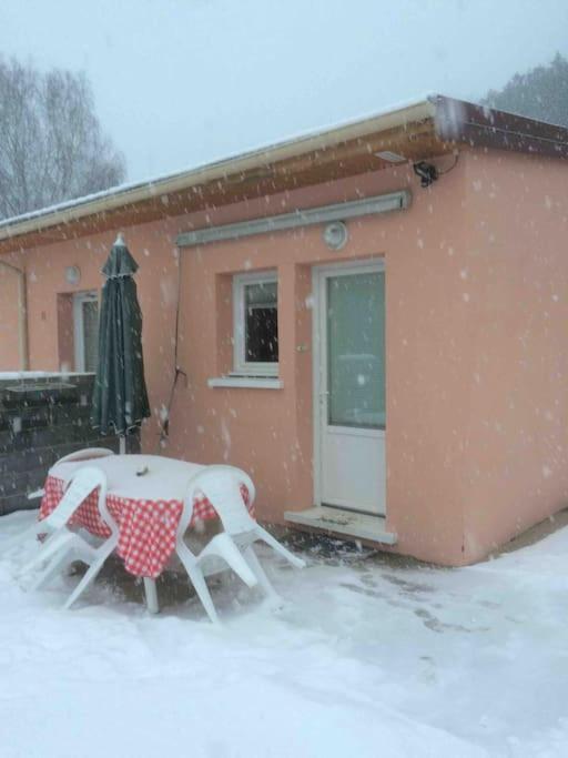 Ferienwohnung Le Coin Tranquille Au Pied Du Puy De Dome Pontgibaud Exterior foto