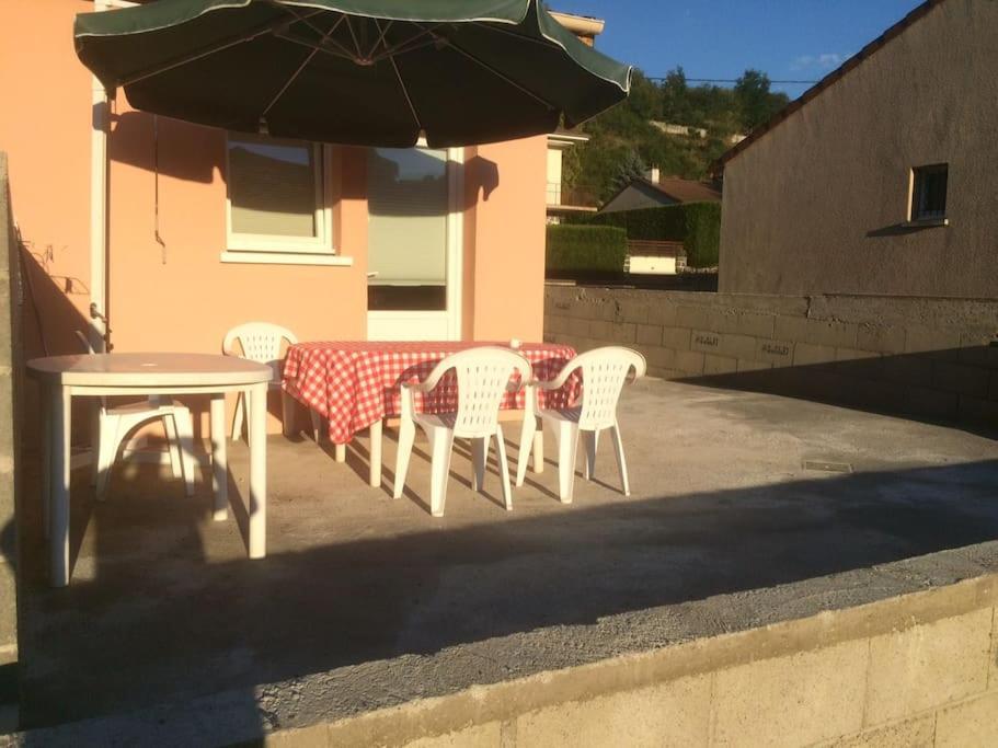 Ferienwohnung Le Coin Tranquille Au Pied Du Puy De Dome Pontgibaud Exterior foto